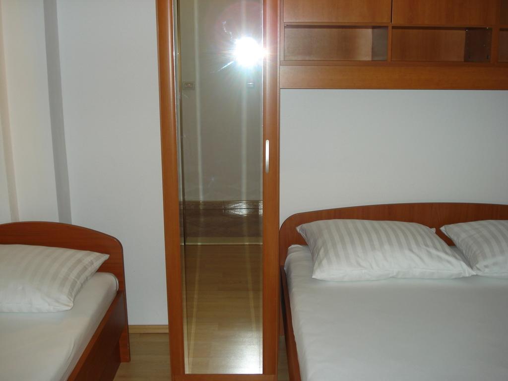 Milic Apartments Makarska Room photo